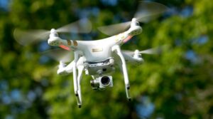 Dron iwwerflitt d'Dierfer vun der Gemeng Parc Housen