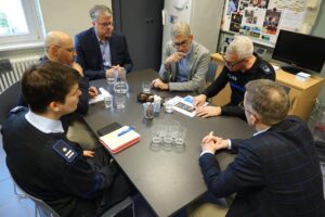 Inneminister Léon Gloden op Besuch beim Policekommissariat Ourdall zu Cliärref